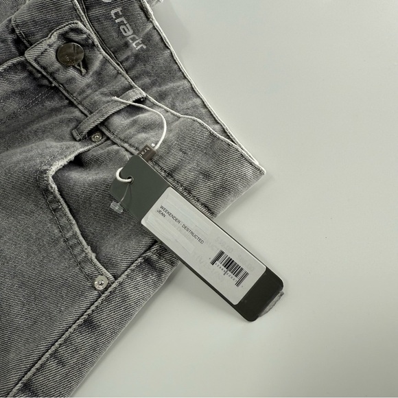 Tractr Gray Straight Jeans with Natural Distressing - Picture 5 of 11